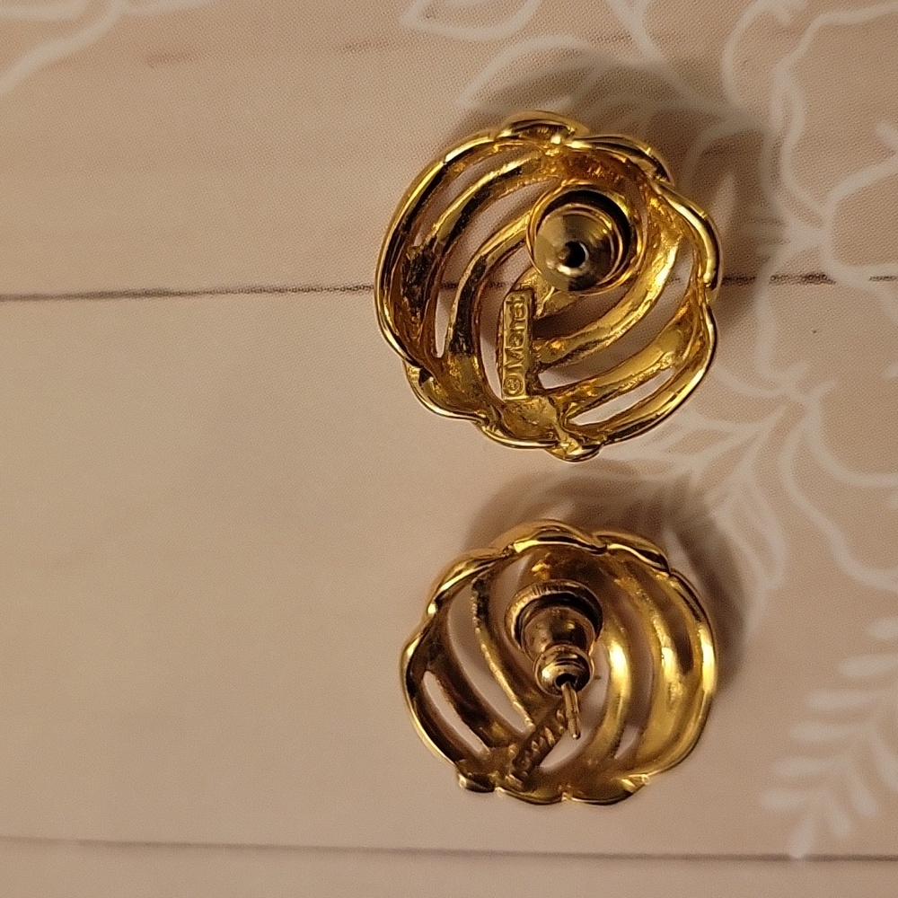 Monet post earrings gold tone - Picture 4 of 4